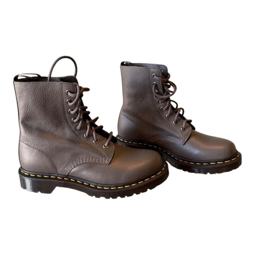 Dr. Martens woman’s 1460 Pascal Virginia Combat Boots Gunmetal Gray Sz 7 New - Picture 2 of 8